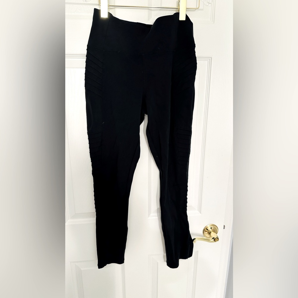 Athleta Delaney Moto Legging sz M